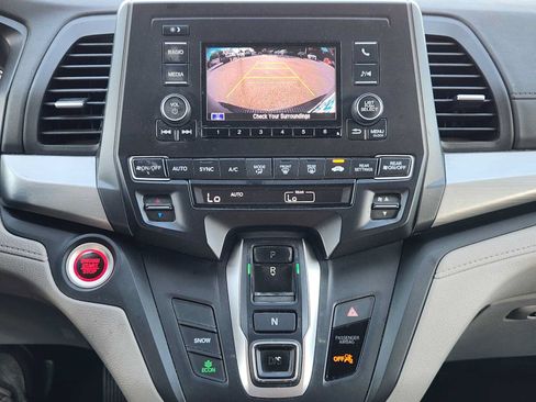 Used 2018 Honda Odyssey LX image 17