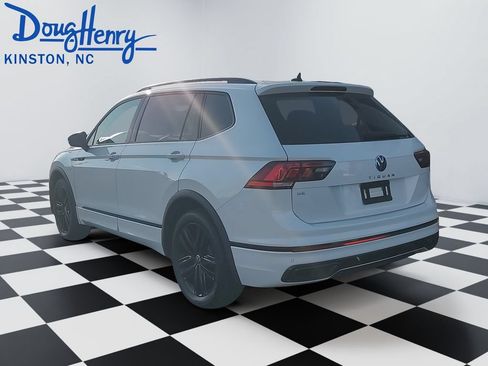 Used 2022 Volkswagen Tiguan SE R-Line FWD image 3