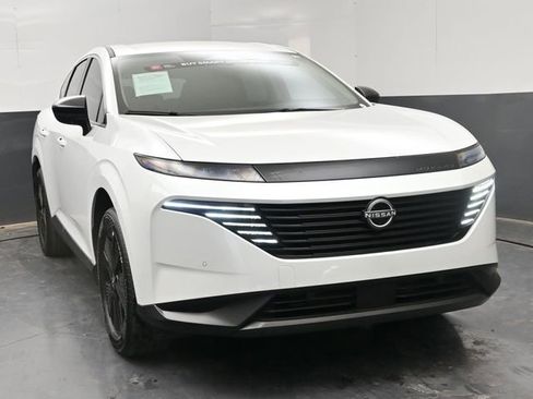 Certified 2025 Nissan Murano SV image 2