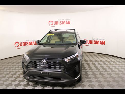 Used 2025 Toyota RAV4 XLE AWD/4WD image 1