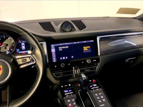 Used 2023 Porsche Macan image 16