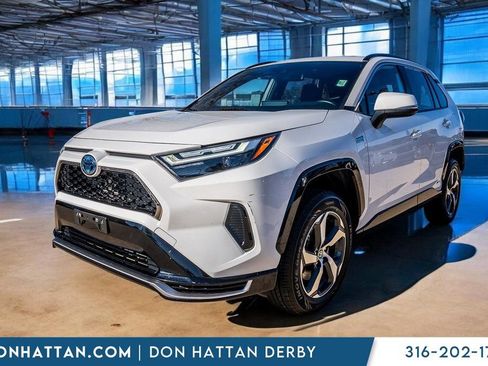 Used 2023 Toyota RAV4 SE w/ Weather & Moonroof Package image 28