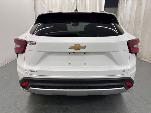 Used 2025 Chevrolet Trax LT w/ LT Convenience Package FWD image 7