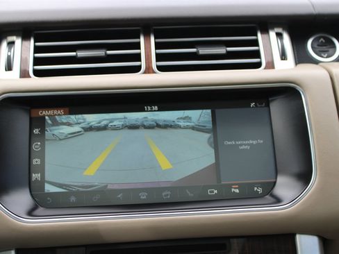 Used 2017 Land Rover Range Rover HSE image 24