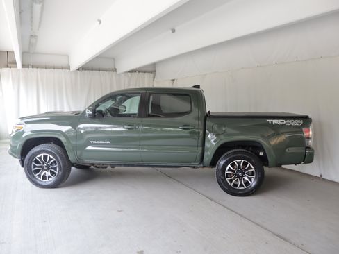 Used 2021 Toyota Tacoma TRD Sport w/ Technology Package AWD/4WD image 24