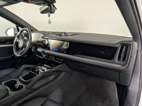 Certified 2025 Porsche Cayenne Coupe AWD/4WD image 19