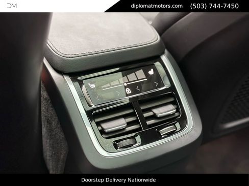 Used 2024 Volvo XC90 B6 Plus image 31