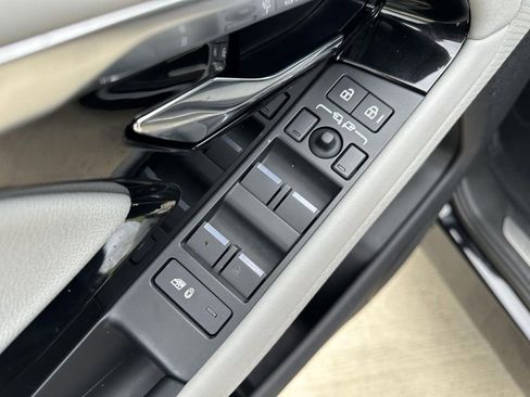 Used 2023 Land Rover Range Rover Evoque R-Dynamic S image 10
