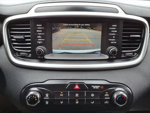 Used 2020 Kia Sorento LX AWD/4WD image 16