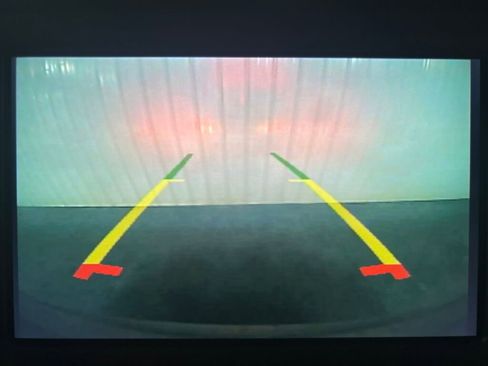 Used 2022 Chrysler Voyager LX image 9