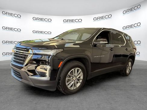 Used 2023 Chevrolet Traverse LT w/ LPO, Cargo Package FWD image 3