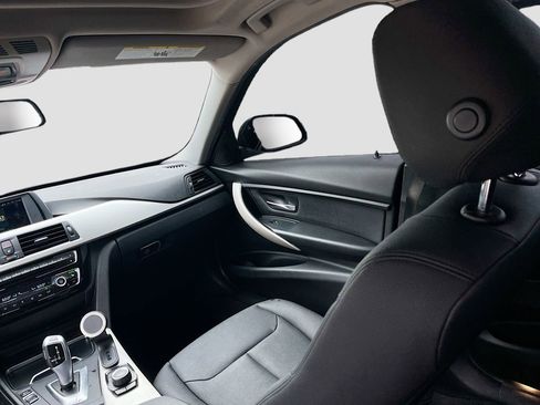 Used 2018 BMW 320i 320i w/ Convenience Package image 23