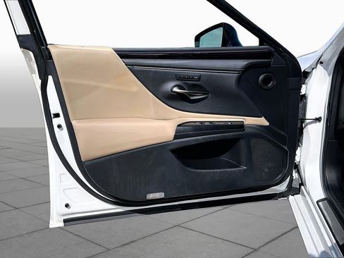 Used 2019 Lexus ES 350 w/ Premium Package FWD image 22