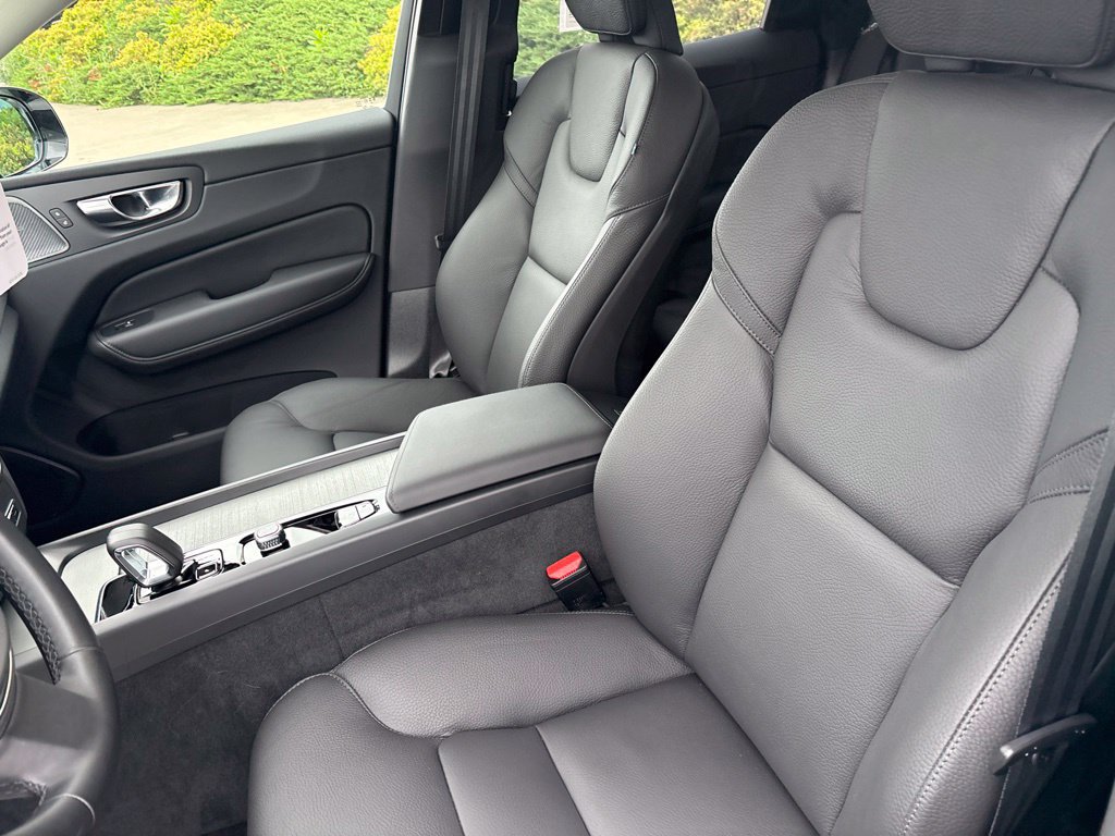 Certified 2025 Volvo XC60 T8 Plus w/ Protection Package Premier AWD/4WD image 17