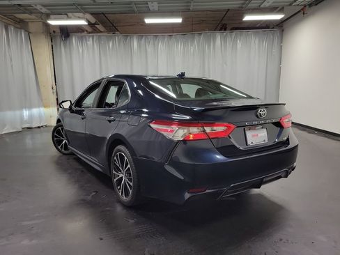 Used 2020 Toyota Camry SE FWD image 6