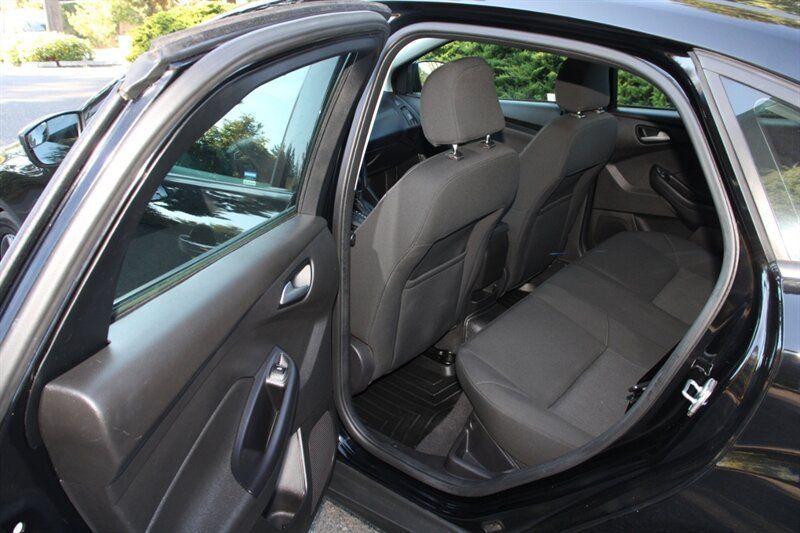 Used 2016 Ford Focus SE FWD image 15