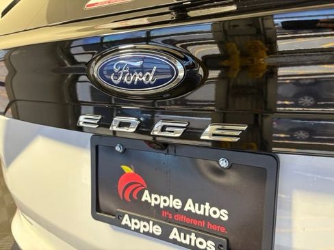 Used 2024 Ford Edge SE AWD/4WD image 10