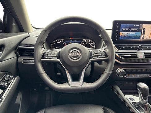 Used 2024 Nissan Altima 2.5 SR w/ SR Premium Package image 18