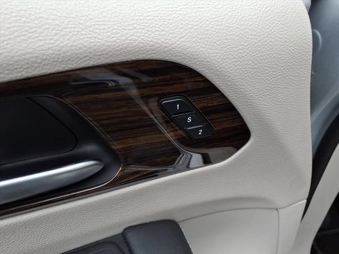 Certified 2023 Chrysler Pacifica Limited FWD image 7