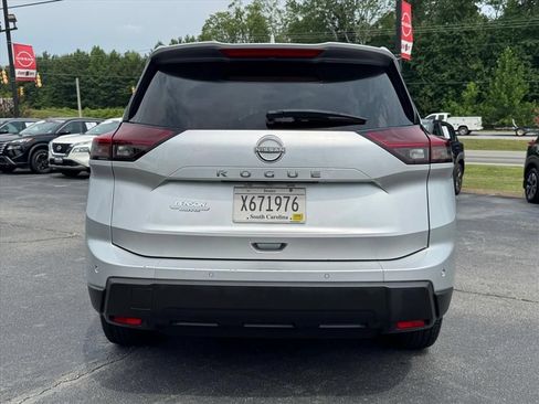 Used 2025 Nissan Rogue SV FWD image 3