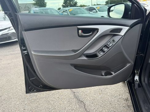 Used 2014 Hyundai Elantra SE FWD image 16