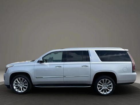 Used 2019 Cadillac Escalade ESV Luxury AWD/4WD image 10