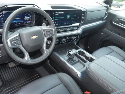 Used 2025 Chevrolet Silverado 1500 LTZ AWD/4WD image 16