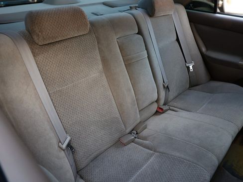 Used 2004 Toyota Camry LE image 10