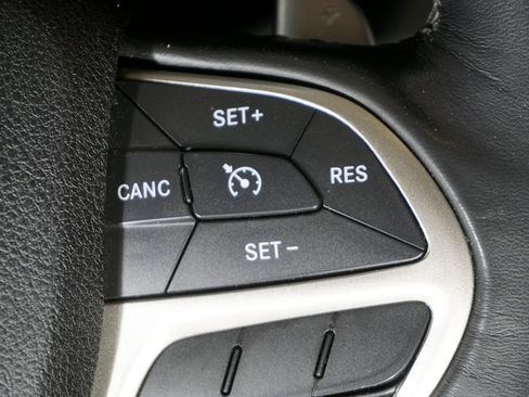 Used 2015 Jeep Grand Cherokee Laredo w/ Quick Order Package 23E AWD/4WD image 14