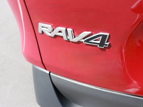 Used 2025 Toyota RAV4 LE AWD/4WD image 6