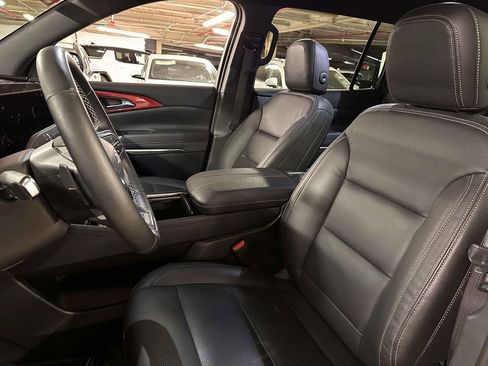 Used 2024 Chevrolet Traverse Z71 image 16
