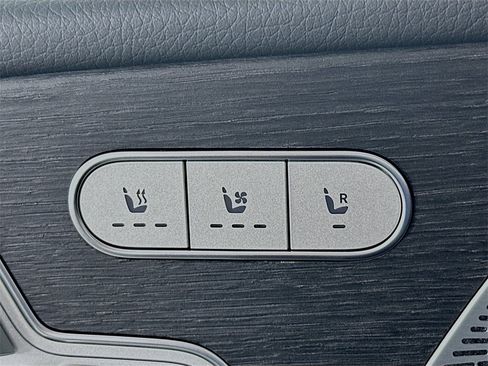 New 2026 Mercedes-Benz GLS 450 4MATIC image 21