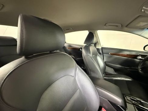 Used 2017 Kia Cadenza Premium FWD image 32