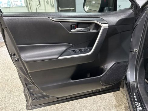Used 2022 Toyota RAV4 XLE w/ Convenience Package image 11