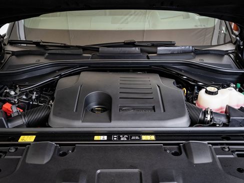 New 2025 Land Rover Range Rover SE image 37