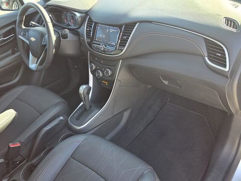 Certified 2022 Chevrolet Trax LT w/ LT Convenience Package image 14