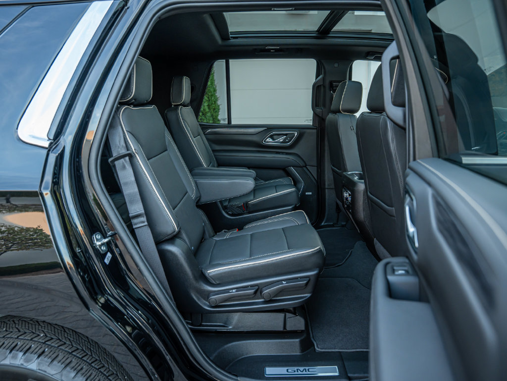 Used 2024 GMC Yukon SLT w/ SLT Premium Package AWD/4WD image 41