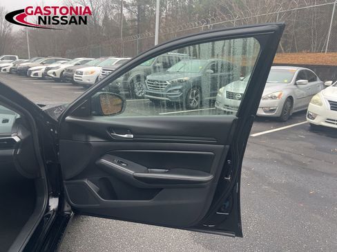 Used 2024 Nissan Altima 2.5 SV image 25