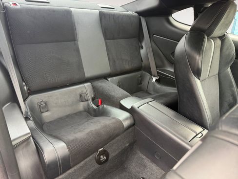 Used 2022 Toyota GR86 Premium w/ ALL Weather Mat Package (TMS) RWD image 18