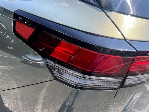 Certified 2025 Volkswagen Tiguan SE R-Line AWD/4WD image 29