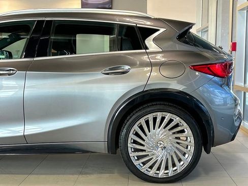 Used 2018 INFINITI QX30 Premium w/ Technology Package image 9