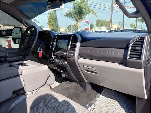 Used 2017 Ford F250 XLT w/ XLT Premium Package image 13