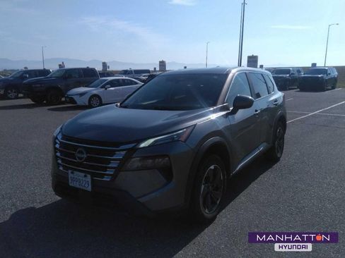 Used 2025 Nissan Rogue SV FWD image 1