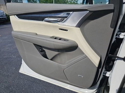 Used 2021 Cadillac XT6 Premium Luxury FWD image 32
