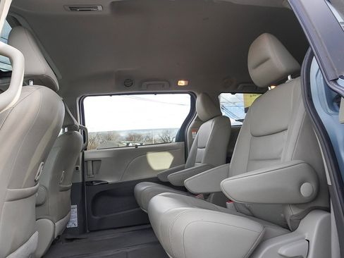 Used 2016 Toyota Sienna XLE image 40