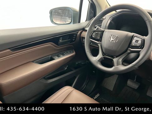 New 2026 Honda Odyssey Touring image 11