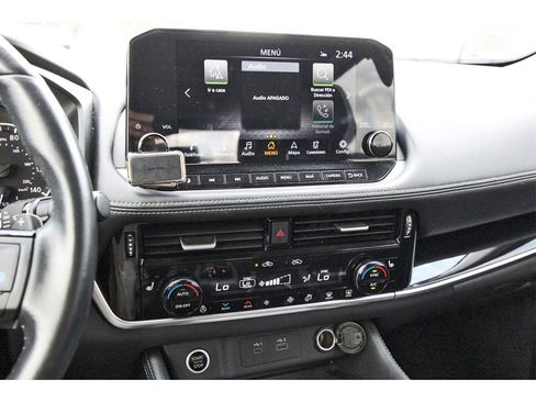 Used 2023 Nissan Rogue SL w/ SL Premium Package image 15