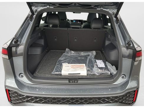 New 2026 Volkswagen Tiguan SE R-Line FWD image 9