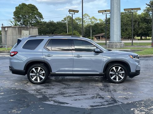 Used 2025 Honda Pilot Touring image 17