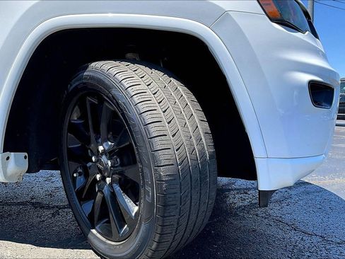 Used 2018 Jeep Grand Cherokee Altitude RWD image 7